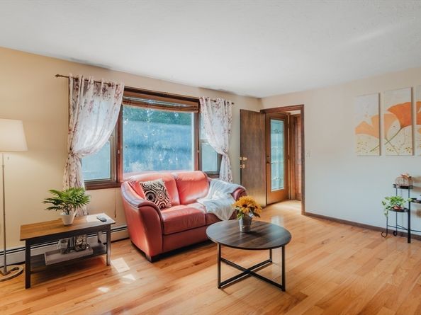 52 Fairlawn Cir, Shrewsbury MA 01545