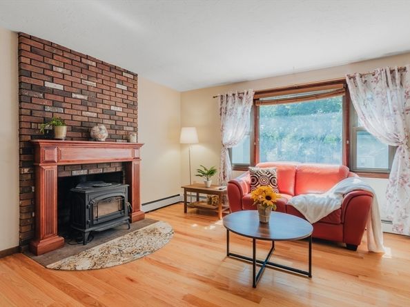 52 Fairlawn Cir, Shrewsbury MA 01545