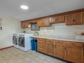 52 Fairlawn Cir, Shrewsbury MA 01545