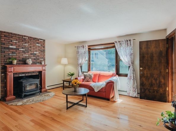 52 Fairlawn Cir, Shrewsbury MA 01545