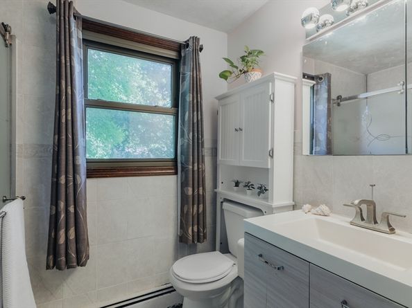 52 Fairlawn Cir, Shrewsbury MA 01545