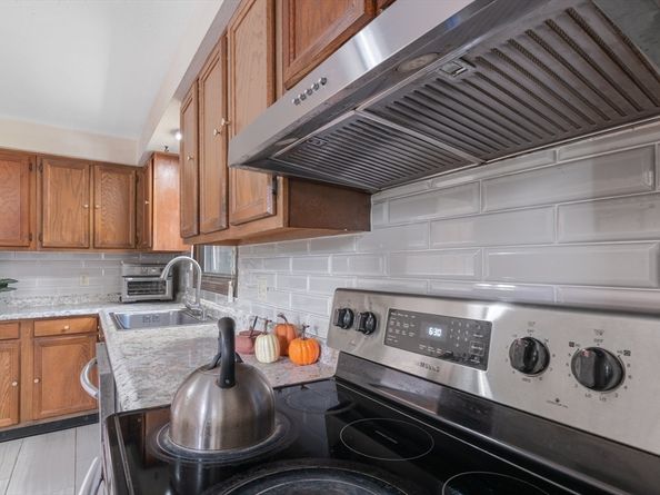 52 Fairlawn Cir, Shrewsbury MA 01545