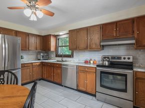 52 Fairlawn Cir, Shrewsbury MA 01545
