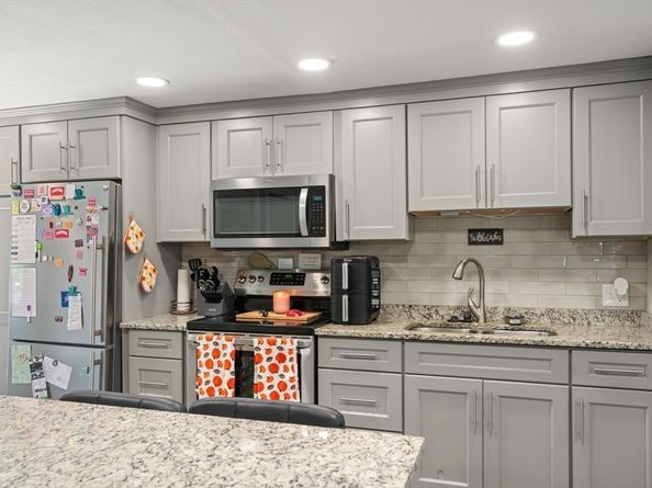 14 Jamieson St, Abington MA 02351