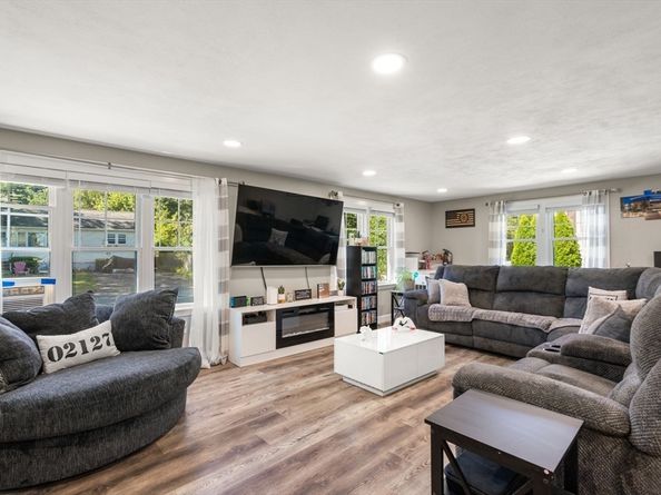 14 Jamieson St, Abington MA 02351