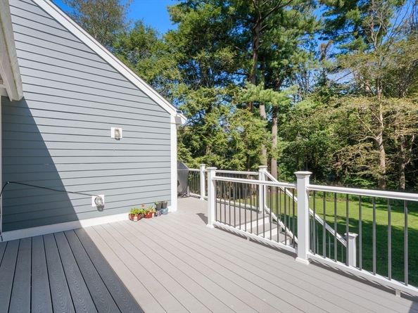14 Jamieson St, Abington MA 02351