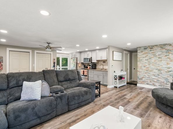 14 Jamieson St, Abington MA 02351