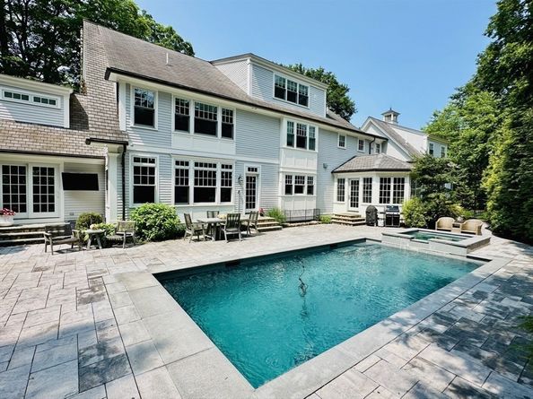 15 Essex Rd, Wellesley MA 02481