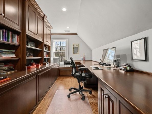 15 Essex Rd, Wellesley MA 02481