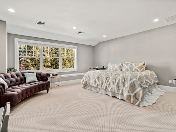 15 Essex Rd, Wellesley MA 02481