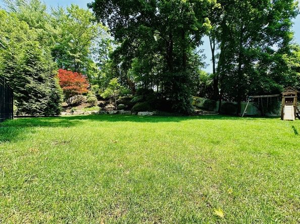 15 Essex Rd, Wellesley MA 02481