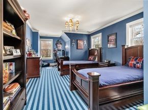 15 Essex Rd, Wellesley MA 02481