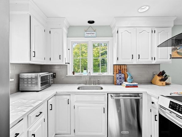 263 Elm St, Marshfield MA 02050