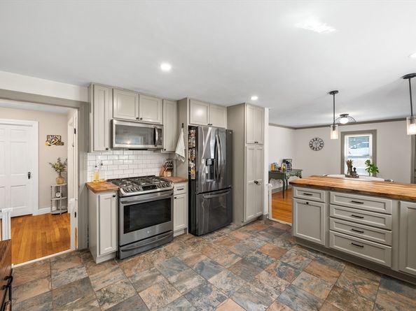 32 Field St, Auburn MA 01501