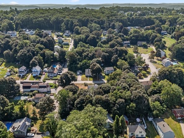 32 Field St, Auburn MA 01501