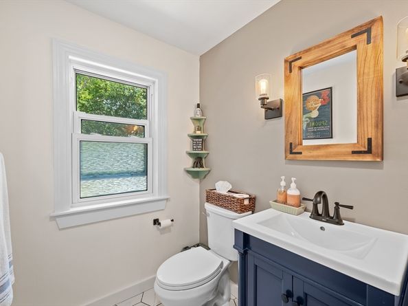 32 Field St, Auburn MA 01501