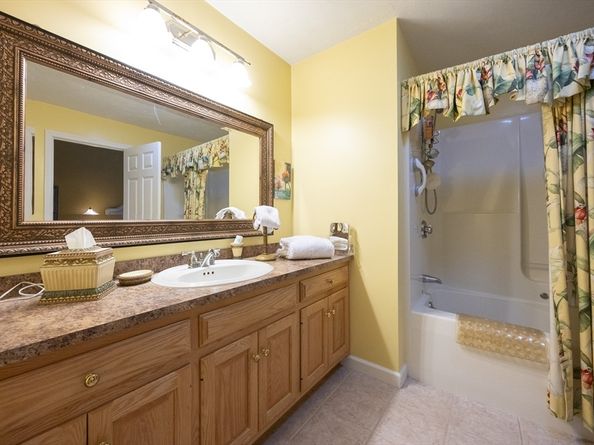 2 Kingson Ln 2, Medway MA 02053
