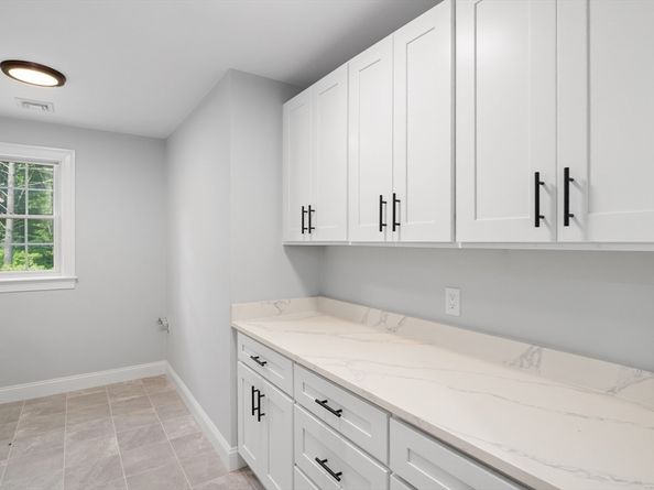 262 Meadowbrook Rd, Dedham MA 02026