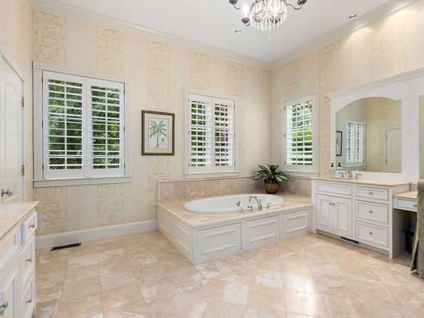 6 Witherbee Ln, Southborough MA 01772