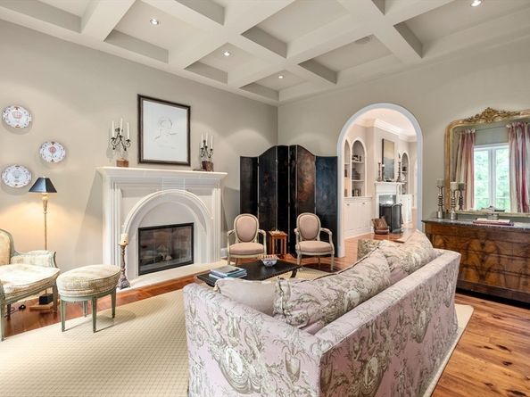 6 Witherbee Ln, Southborough MA 01772