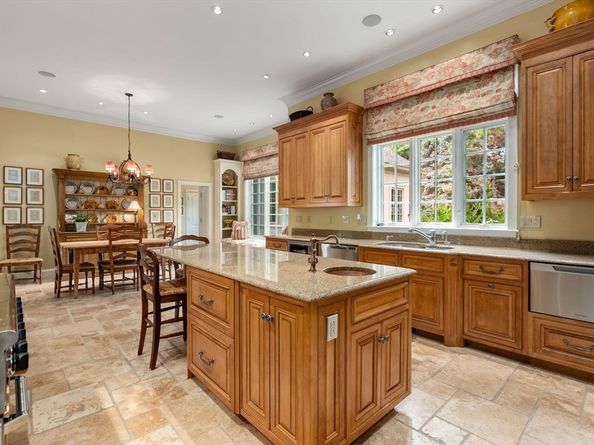 6 Witherbee Ln, Southborough MA 01772