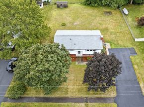 12 Wellington Dr, Hudson MA 01749