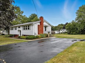 12 Wellington Dr, Hudson MA 01749