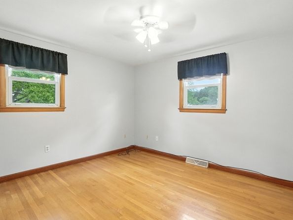 12 Wellington Dr, Hudson MA 01749