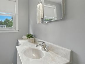 12 Wellington Dr, Hudson MA 01749