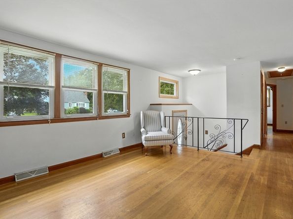 12 Wellington Dr, Hudson MA 01749