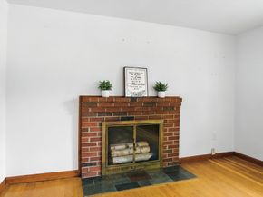12 Wellington Dr, Hudson MA 01749