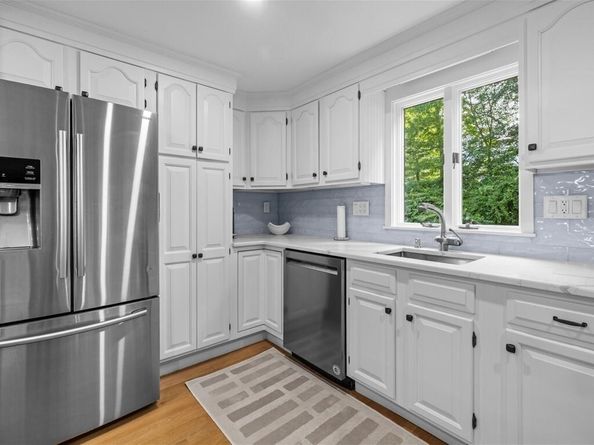 31 Hillcrest Dr, Pembroke MA 02359