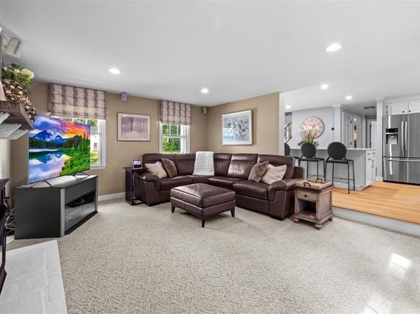 31 Hillcrest Dr, Pembroke MA 02359
