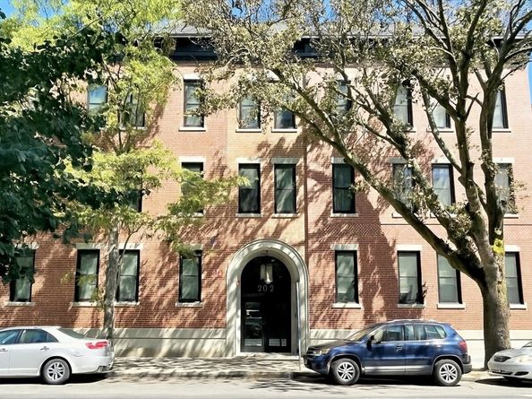 202 Maverick St 302, Boston MA 02128