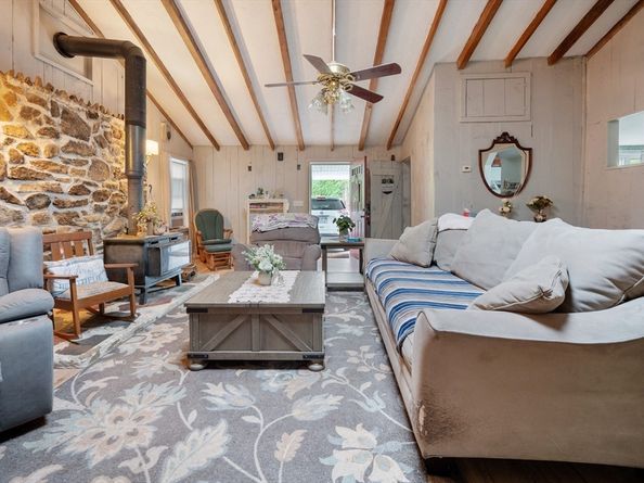 35 Bernadette St, Fitchburg MA 01420