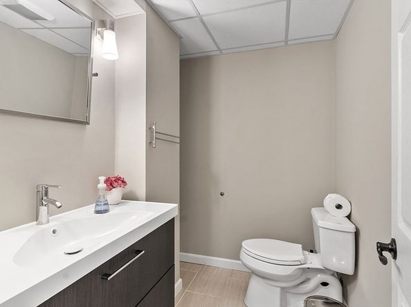 37 Stirling St, Andover MA 01810