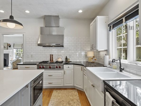 37 Stirling St, Andover MA 01810