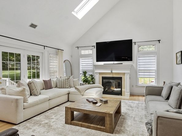 37 Stirling St, Andover MA 01810