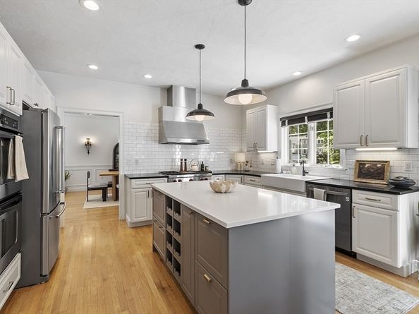 37 Stirling St, Andover MA 01810