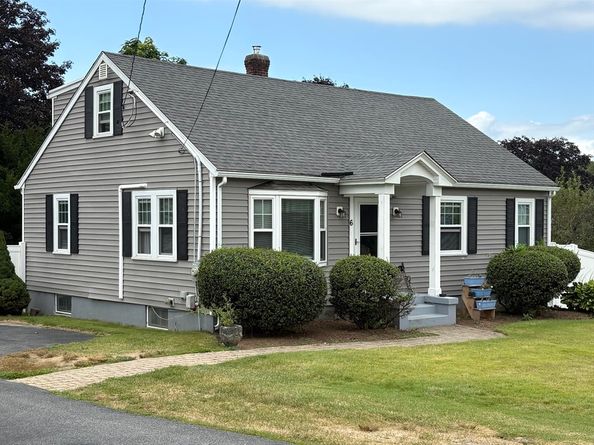 6 Carrington St, Blackstone MA 01504