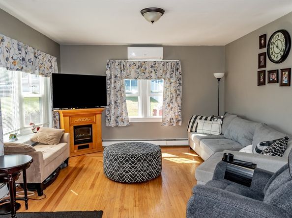 6 Carrington St, Blackstone MA 01504