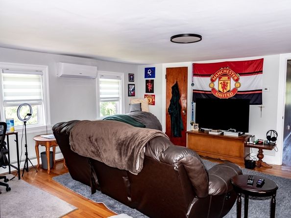 6 Carrington St, Blackstone MA 01504