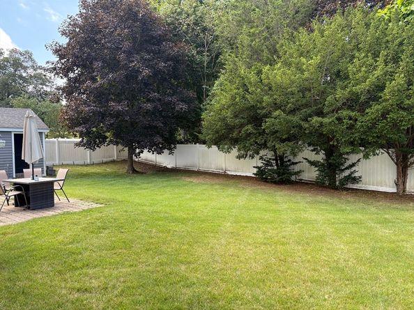 6 Carrington St, Blackstone MA 01504