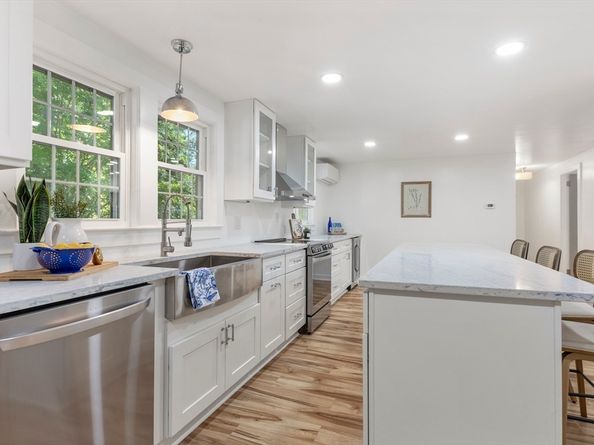 15 Neds Point, Mattapoisett MA 02739