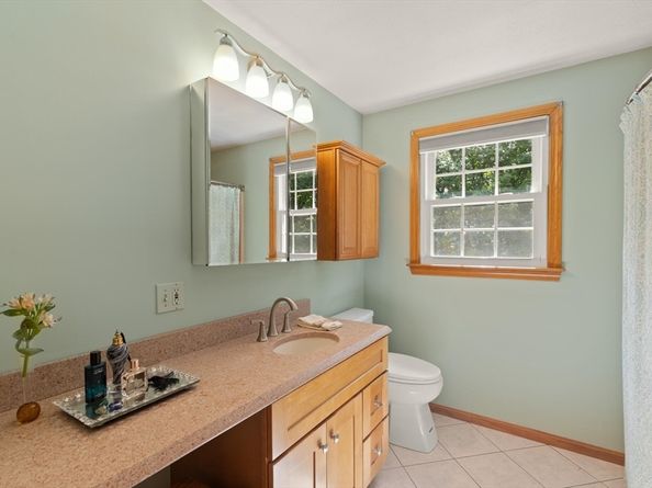 40 Agostino Dr, Wilmington MA 01887