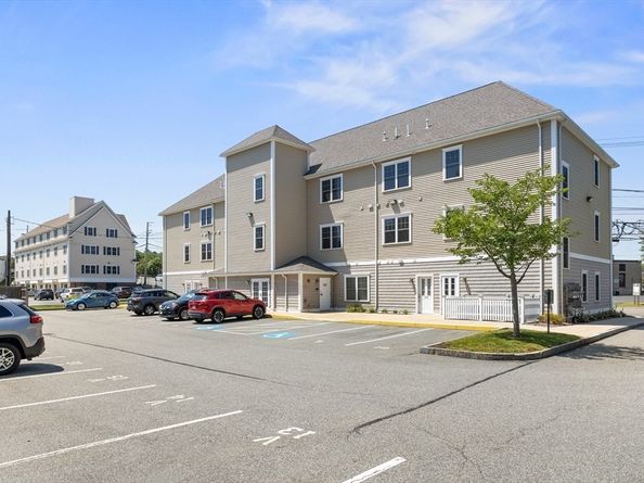 15 Church St 302, Wilmington MA 01887