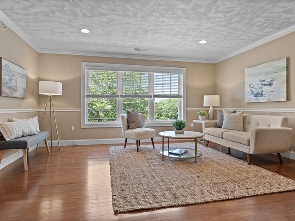 15 Church St 302, Wilmington MA 01887