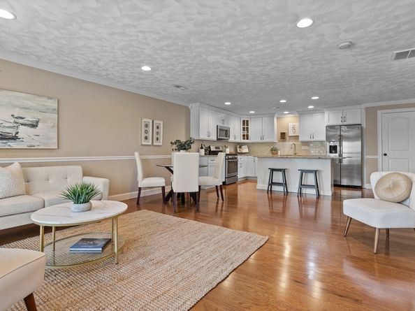 15 Church St 302, Wilmington MA 01887