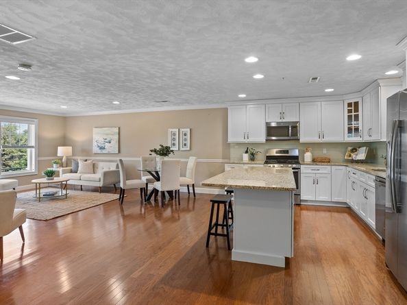 15 Church St 302, Wilmington MA 01887