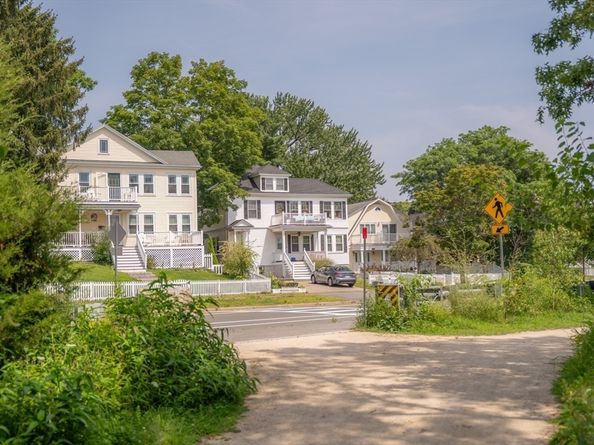 352 Charles River Rd 352, Watertown MA 02472